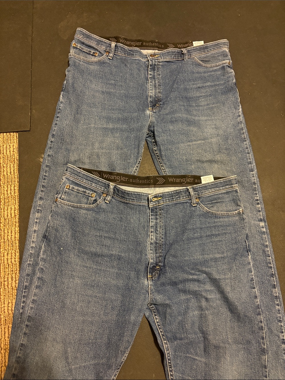 2 Wrangler Relaxed Fit Blue Jeans Pair